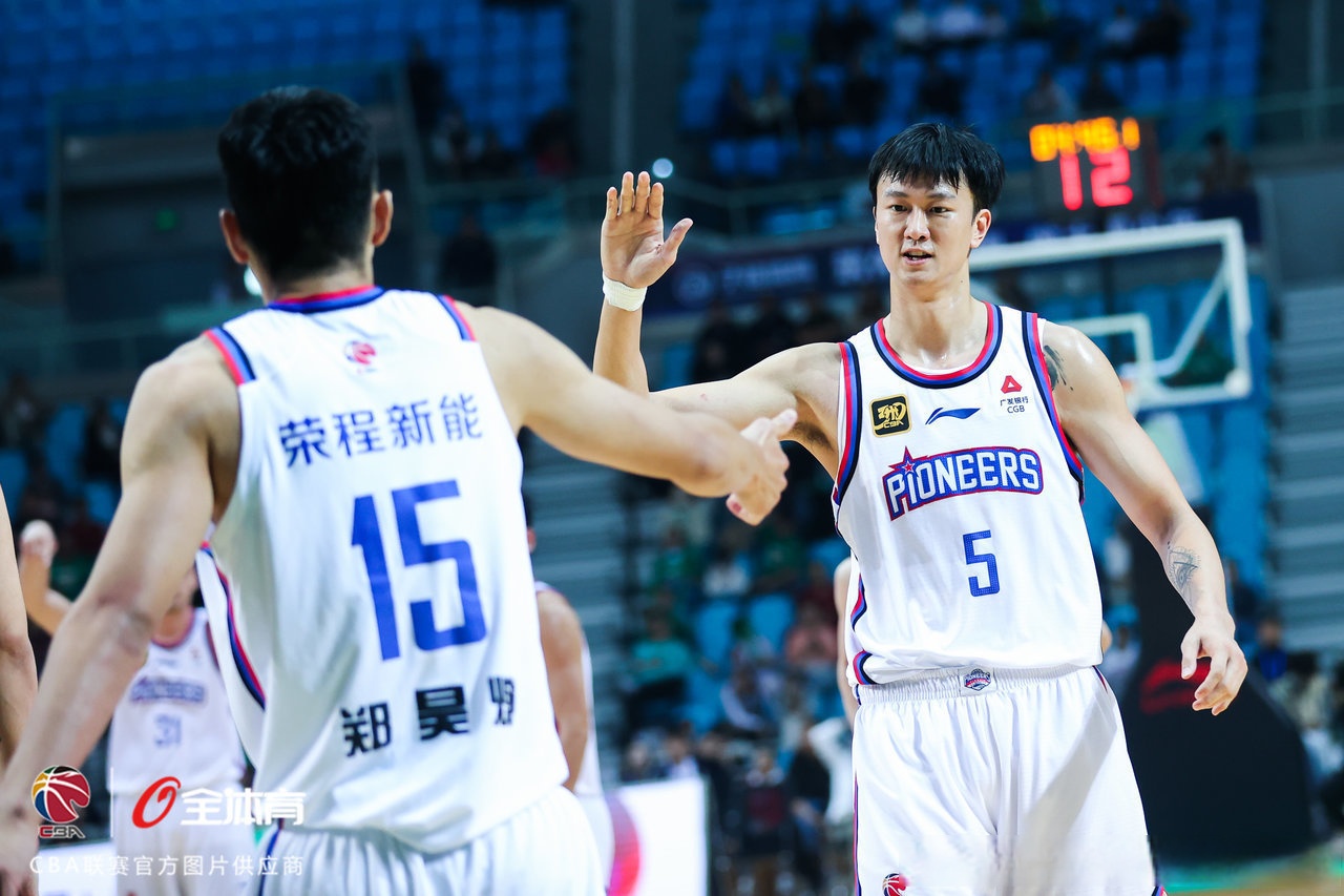 九游娱乐 -赛地聚焦：荷甲国际比赛日热度飙升，辽宁本钢刷新队史纪录，信心回归，身体对抗强度拉满的简单介绍