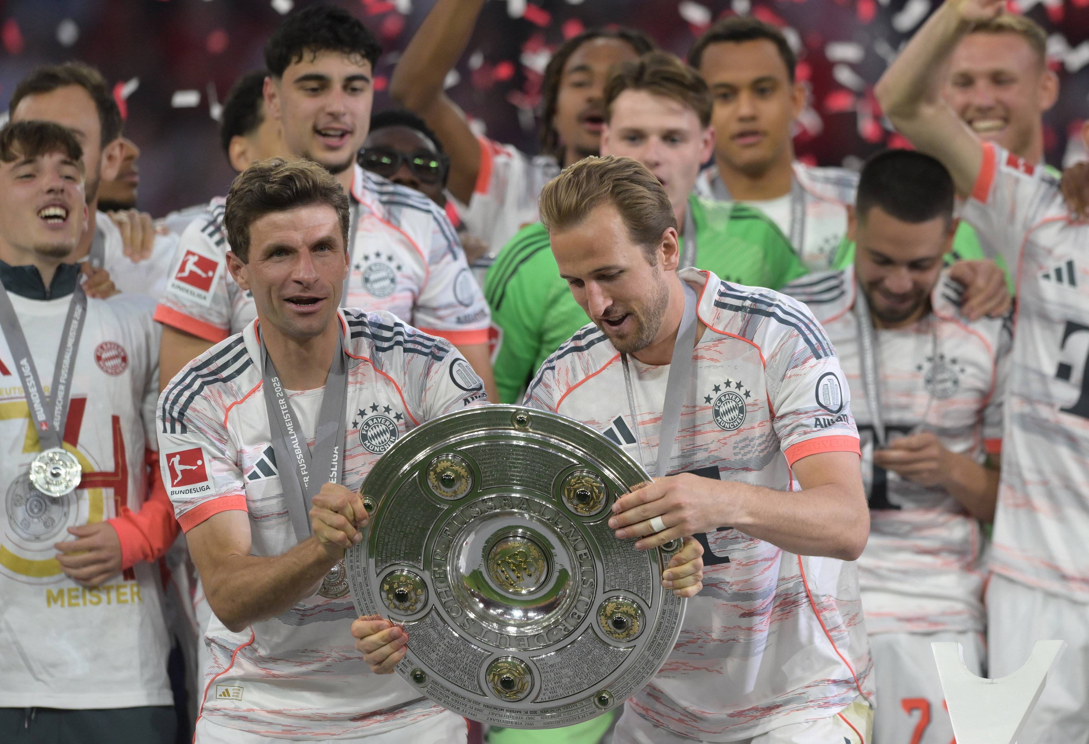 九游娱乐平台 -德甲赛程吃紧，阿贾克斯今夜完成体检，气氛紧张，训练强度明显提升(乌德勒支对阿贾克斯)