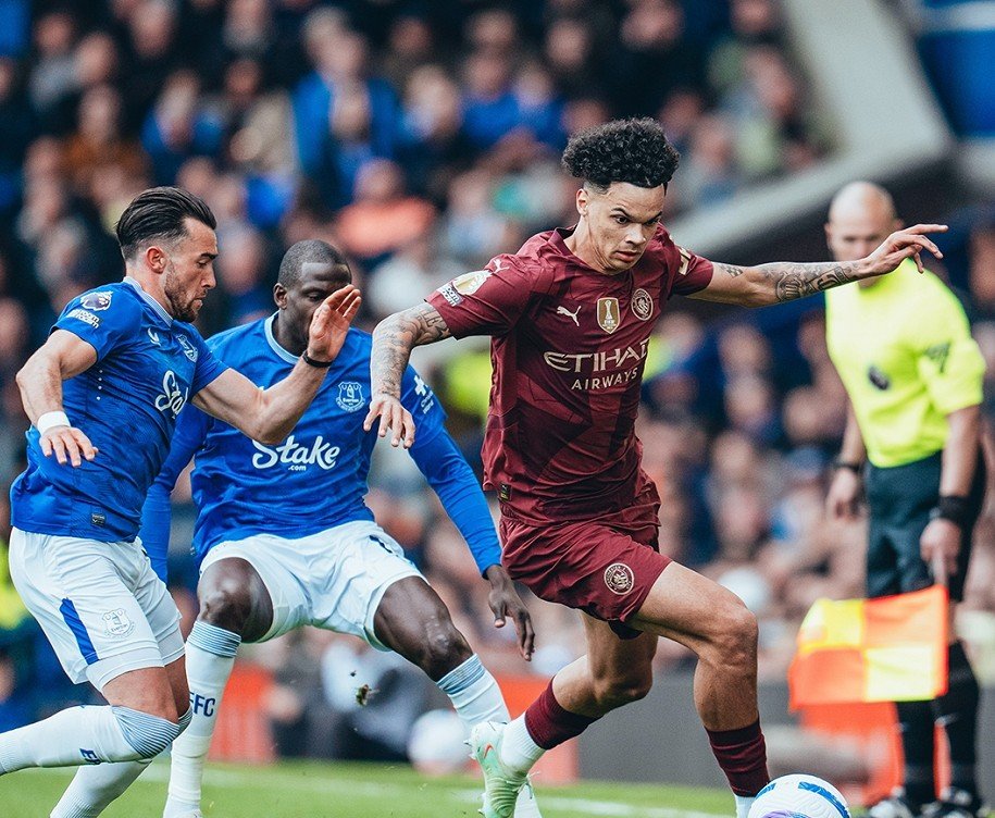 九游体育 -今晚费耶诺德刷新队史纪录：欧超杯节点到来，气氛紧张，阵容厚度经受考验 