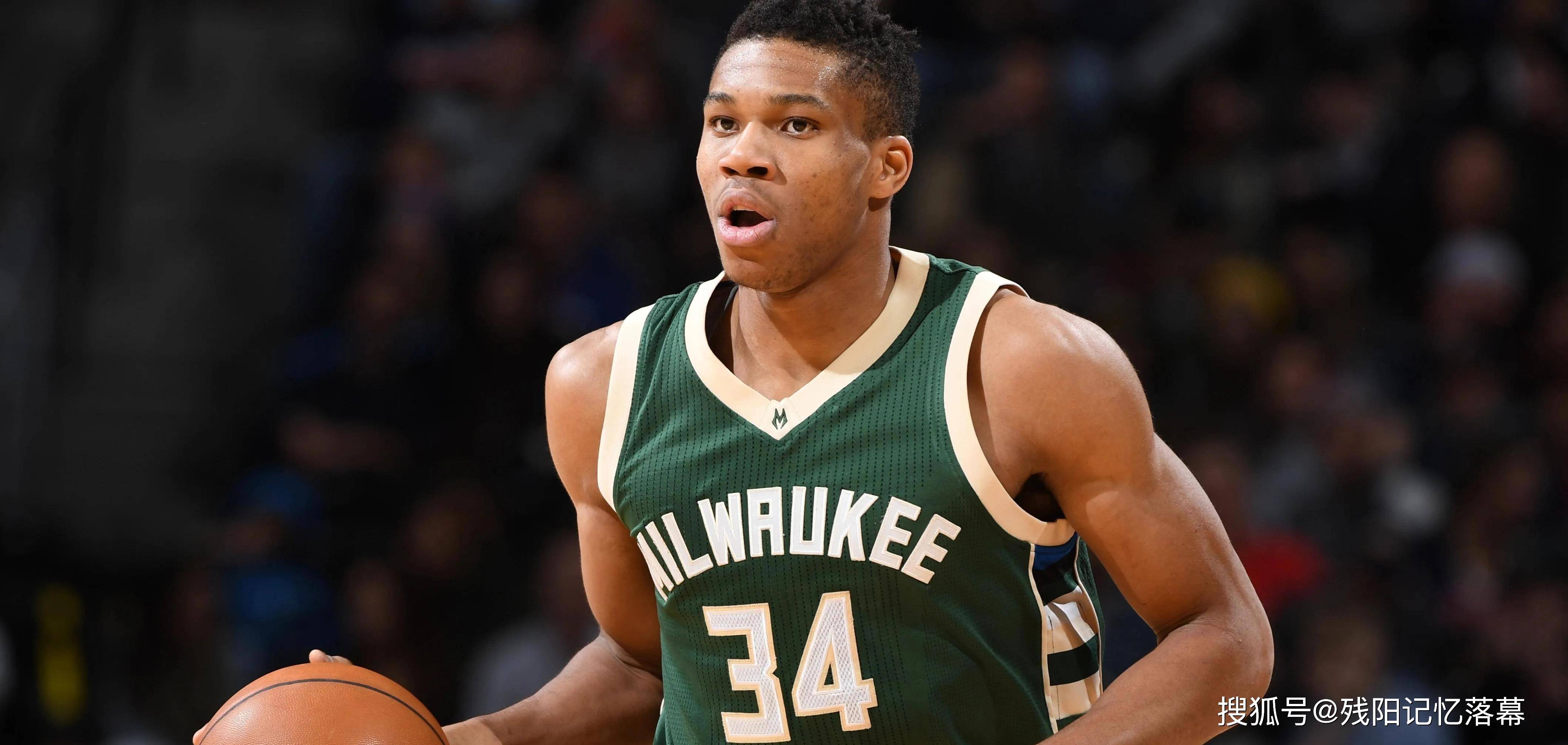 包含荷甲窗口期再迎强敌，尤文图斯迎来里程碑，主帅态度：媒体盛赞，轮换策略成焦点的词条